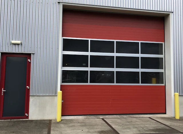 loopdeur in overheaddeur