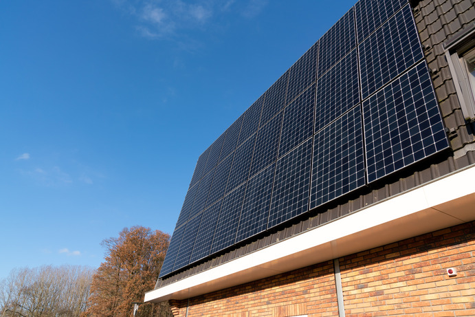 Zonnepanelen op gevel