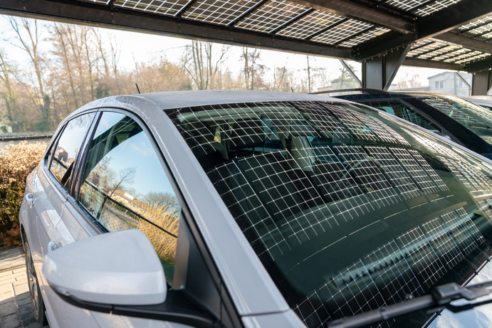Zonnecarport op parkeerterrein