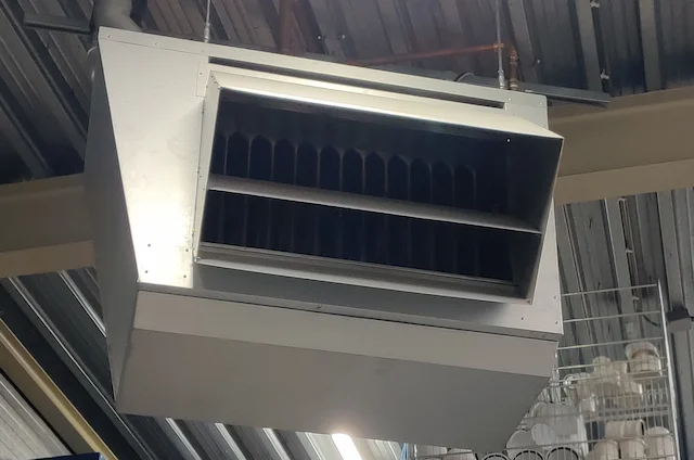 hr-gasheater in bedrijfshal